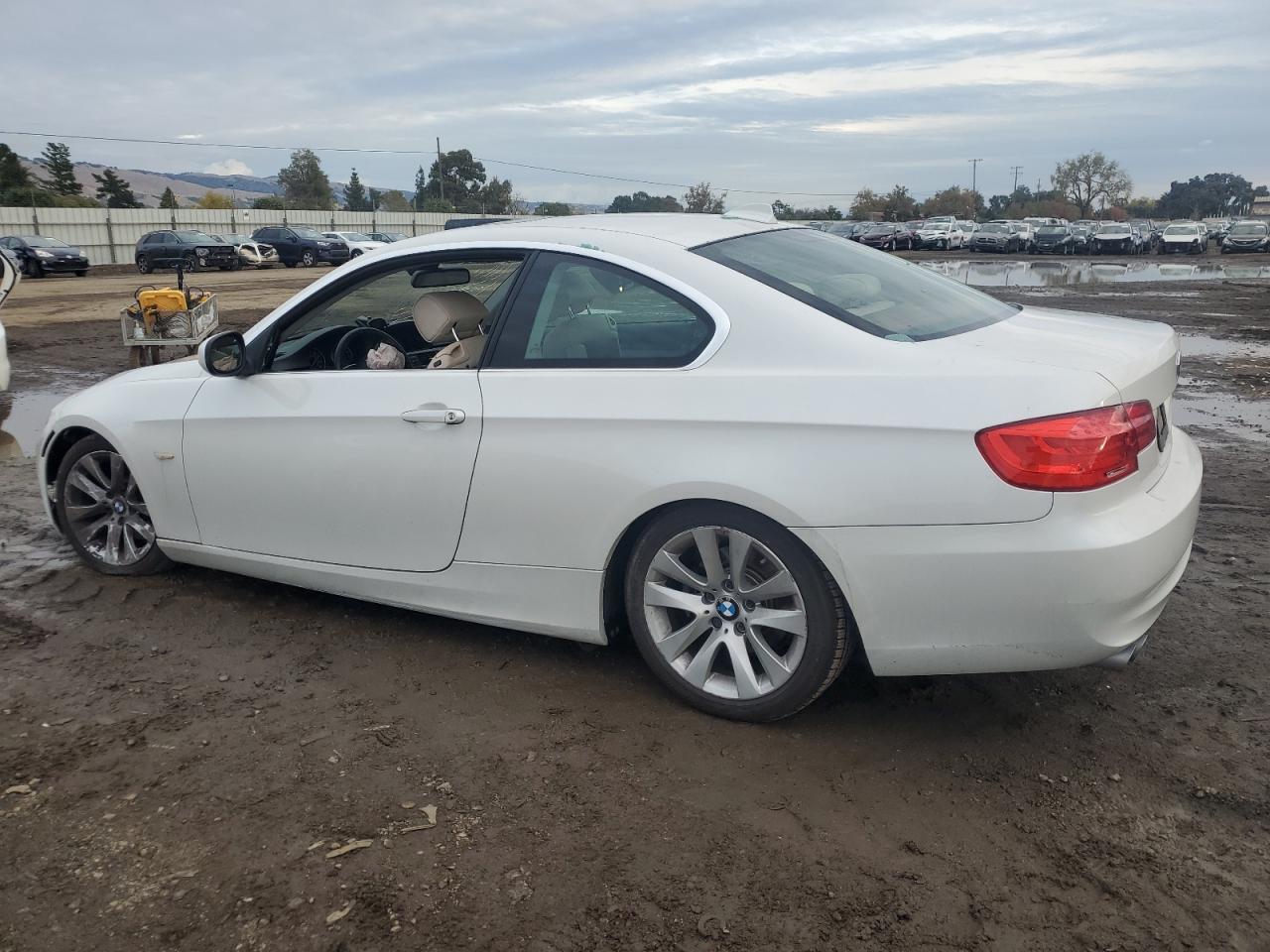 VIN WBAKE5C51DJ106906 2013 BMW 3 SERIES no.2