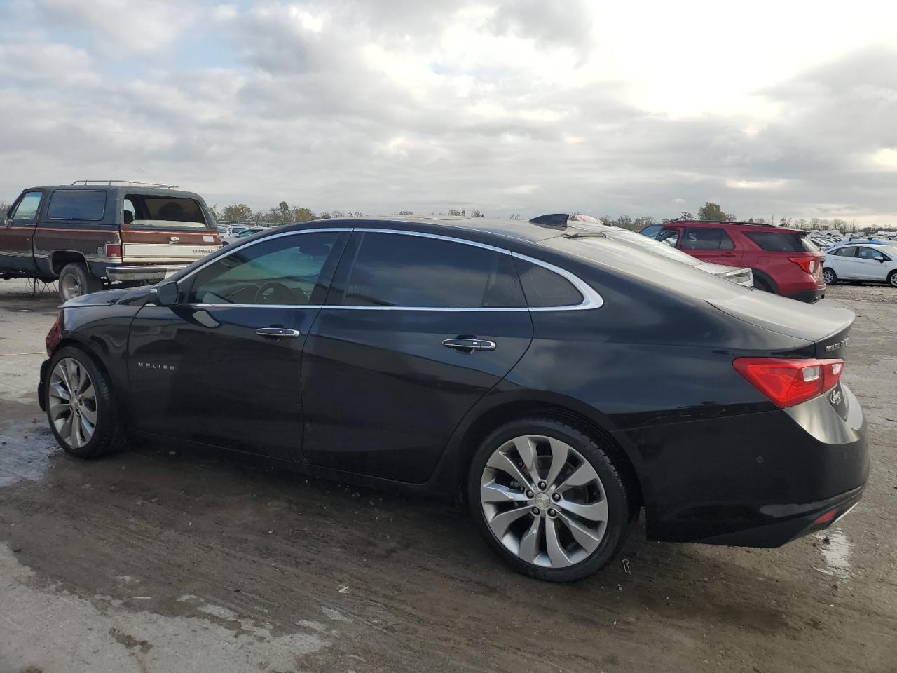 2018 Chevrolet Malibu - Image 2