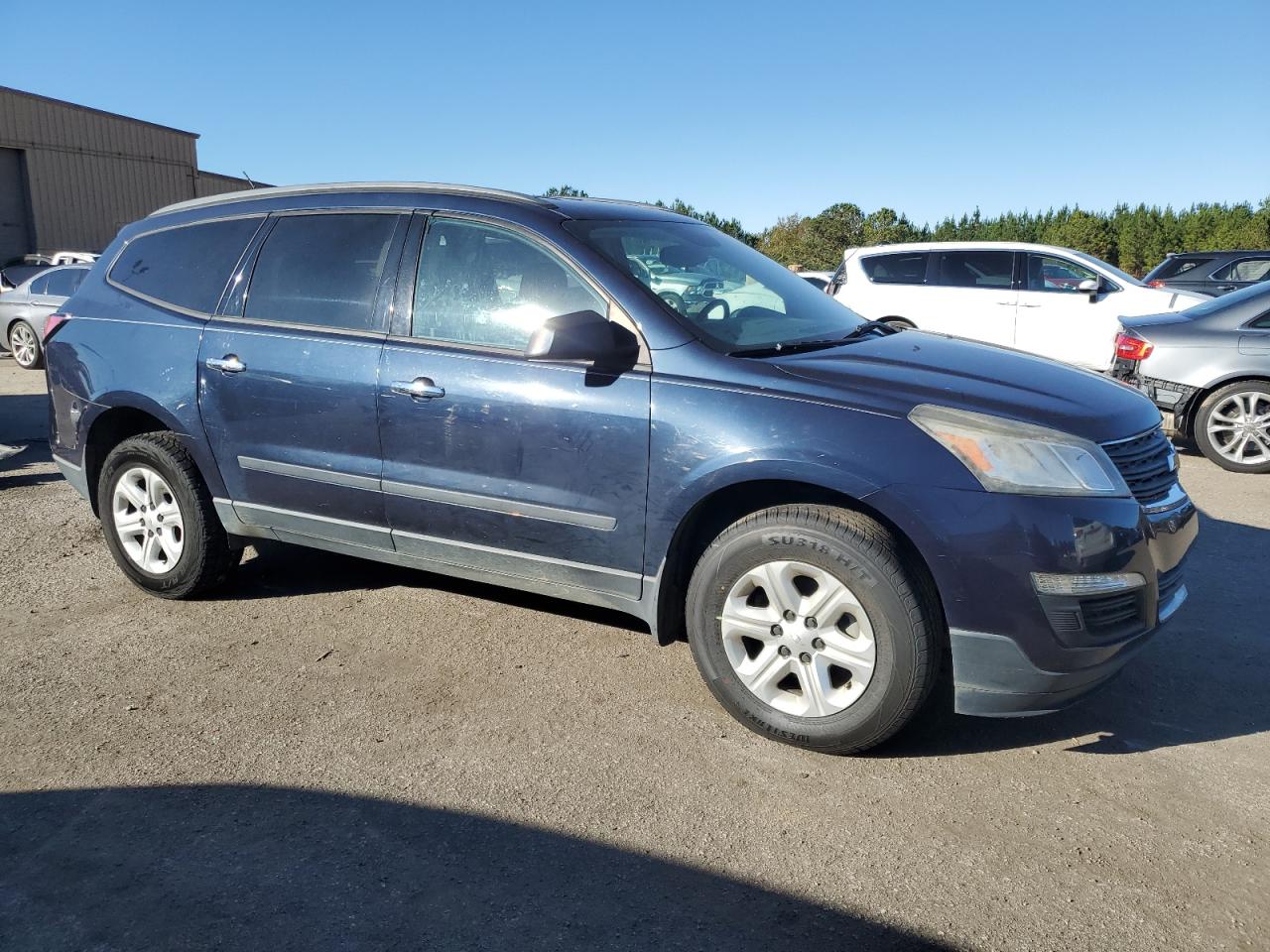 VIN 1GNKRFED7FJ228911 2015 CHEVROLET TRAVERSE no.4