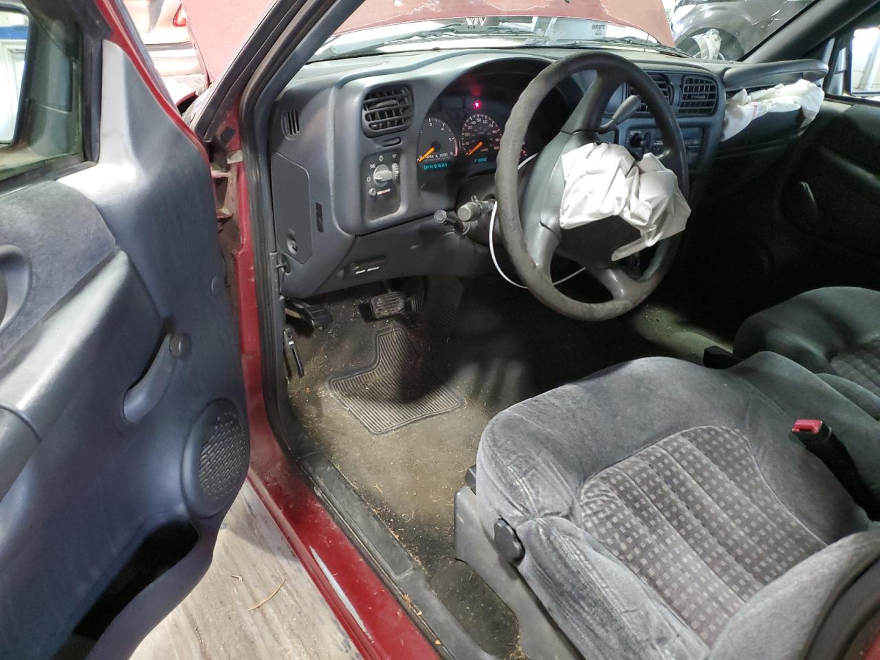 1999 Chevrolet S-10 Pickup - Image 8