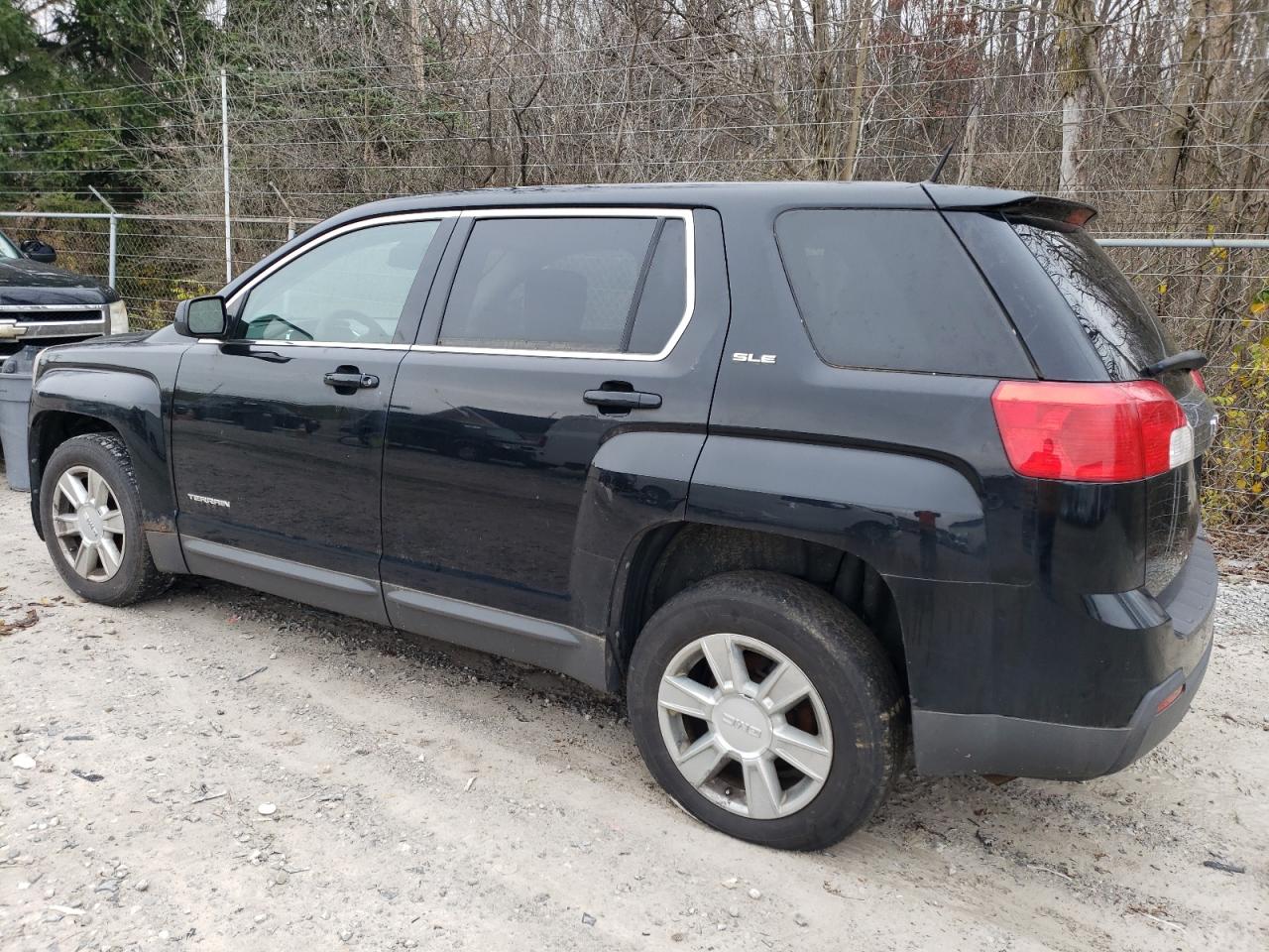 2010 GMC Terrain - Image 2