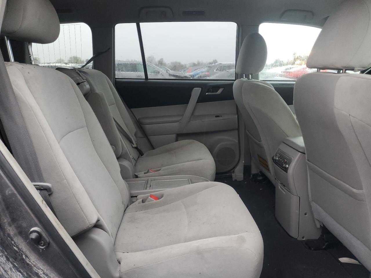 2012 Toyota Highlander - Image 11