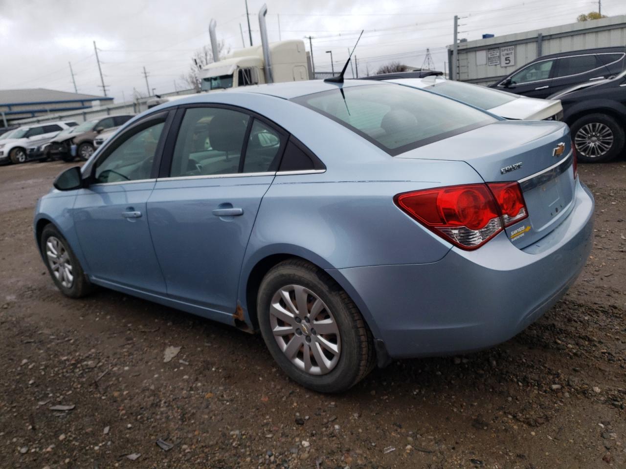 2011 Chevrolet Cruze - Image 2