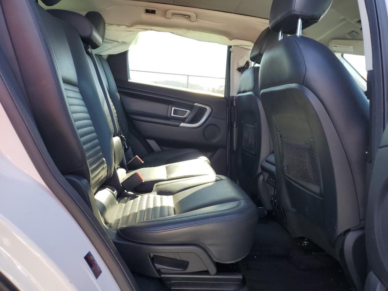 2015 Land Rover Discovery - Image 11