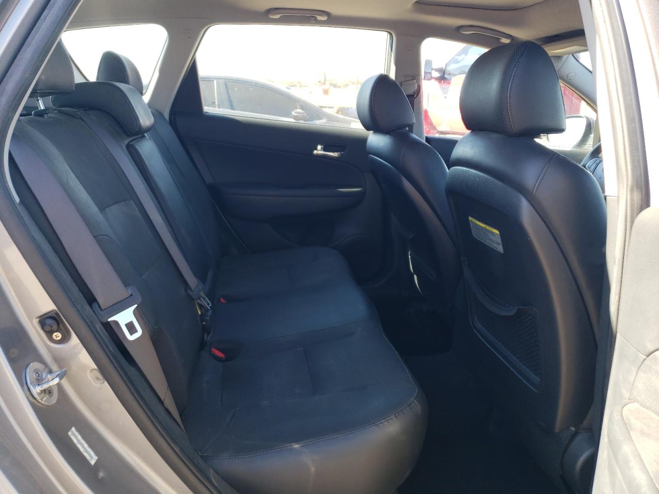 2011 Hyundai Elantra - Image 10