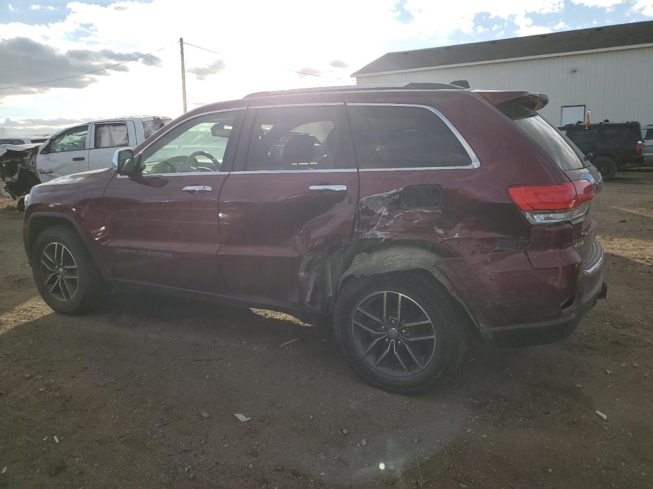 2017 Jeep Grand Cherokee - Image 2