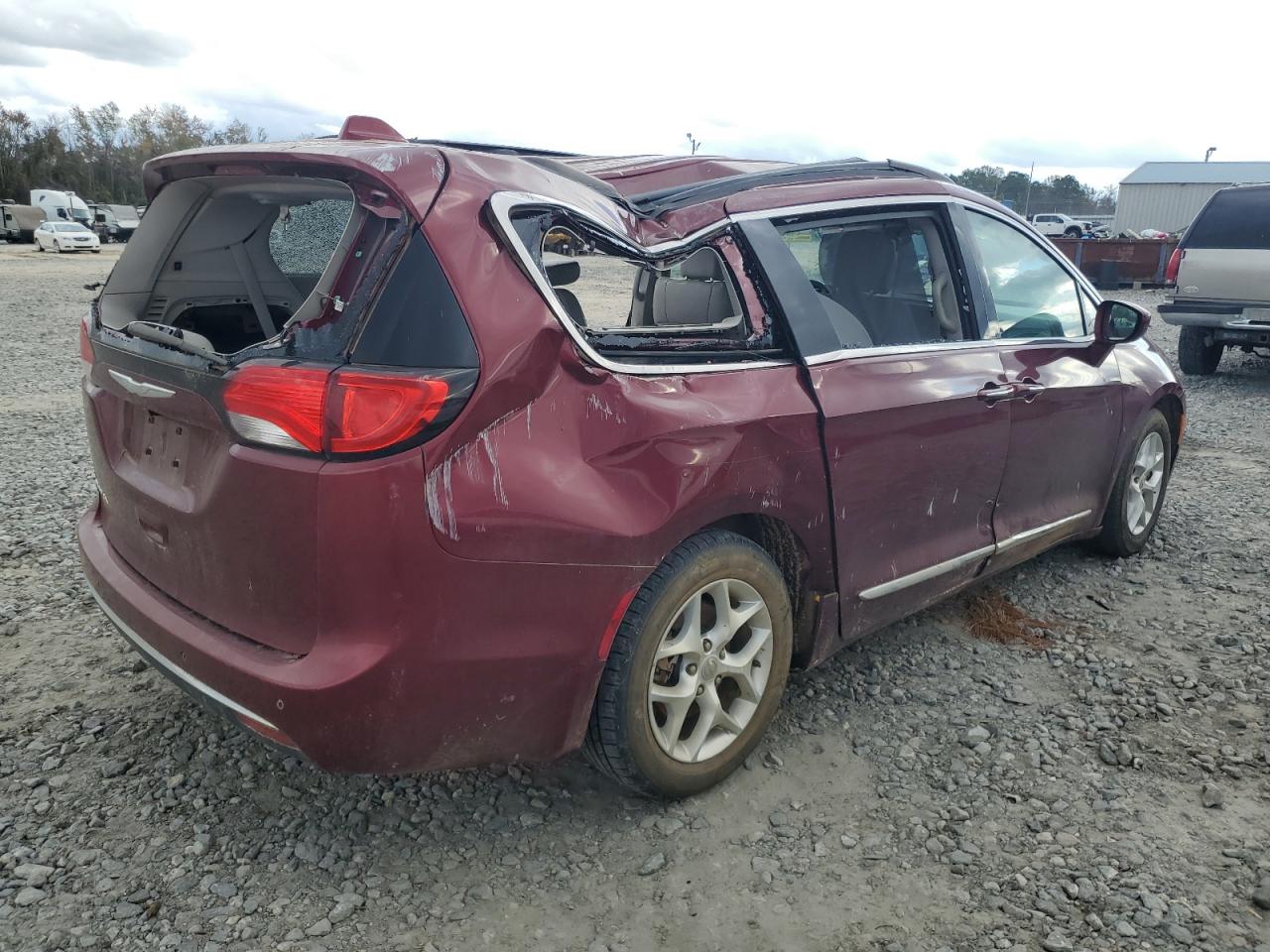 2017 Chrysler Pacifica - Image 3