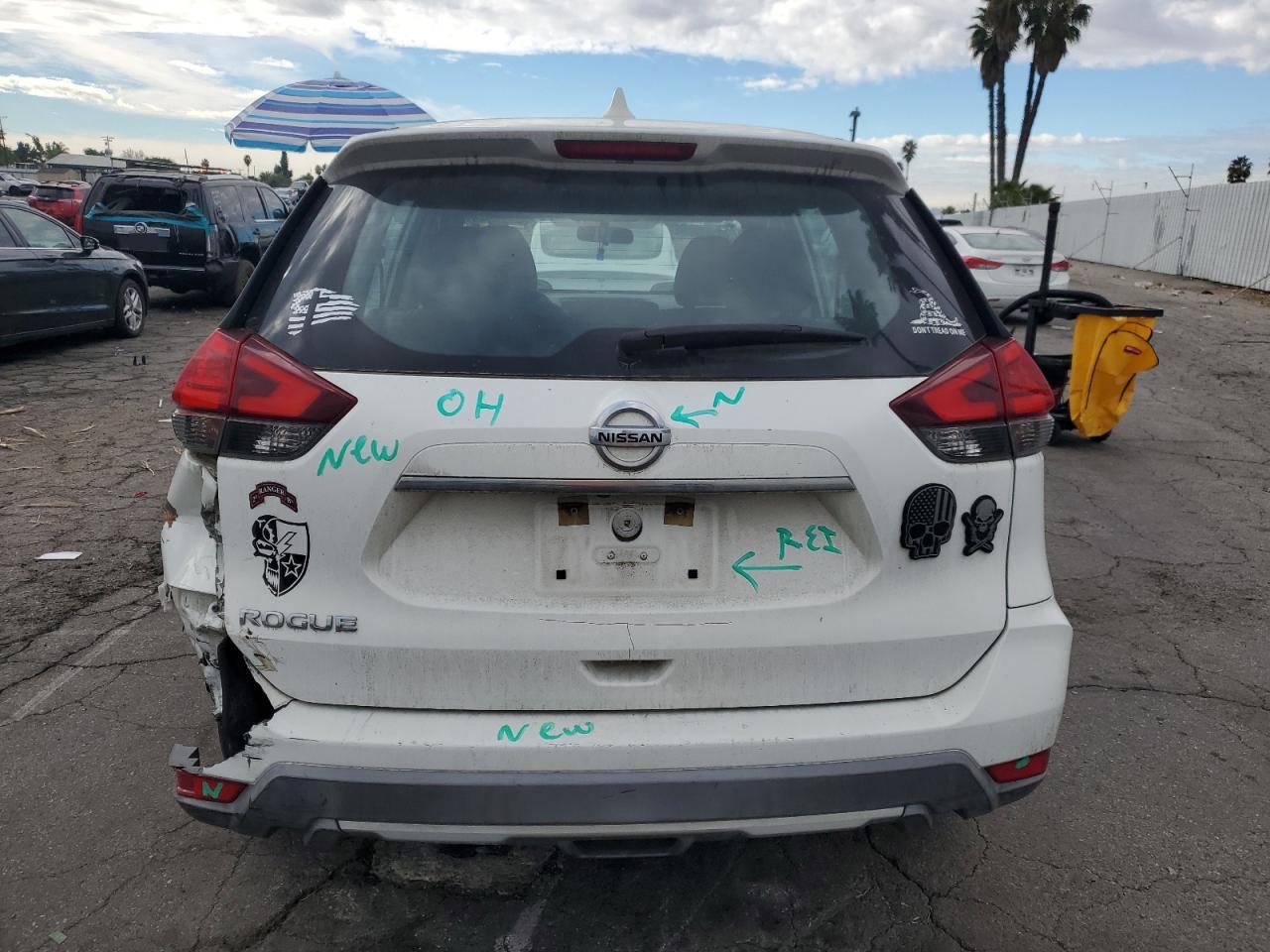 VIN KNMAT2MT7HP580524 2017 NISSAN ROGUE no.6