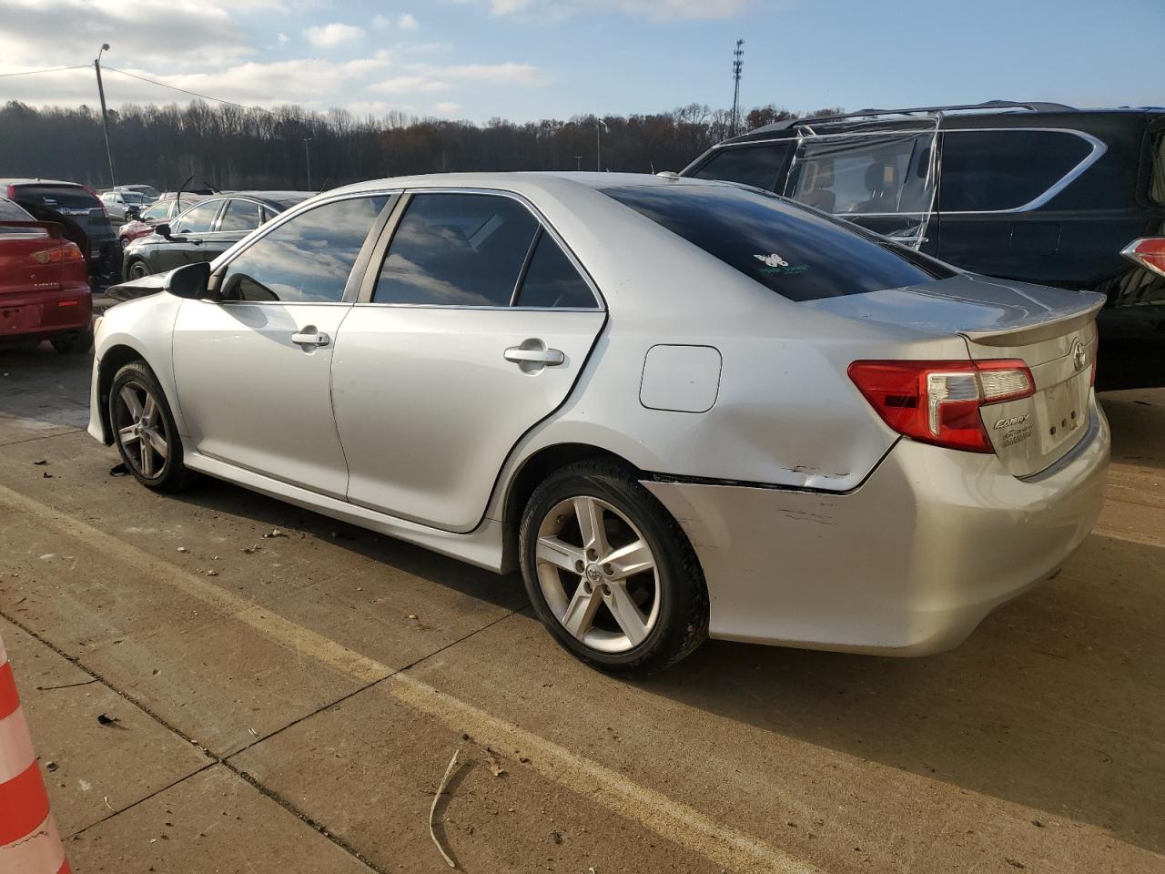 VIN 4T1BF1FK2EU756138 2014 TOYOTA CAMRY no.2