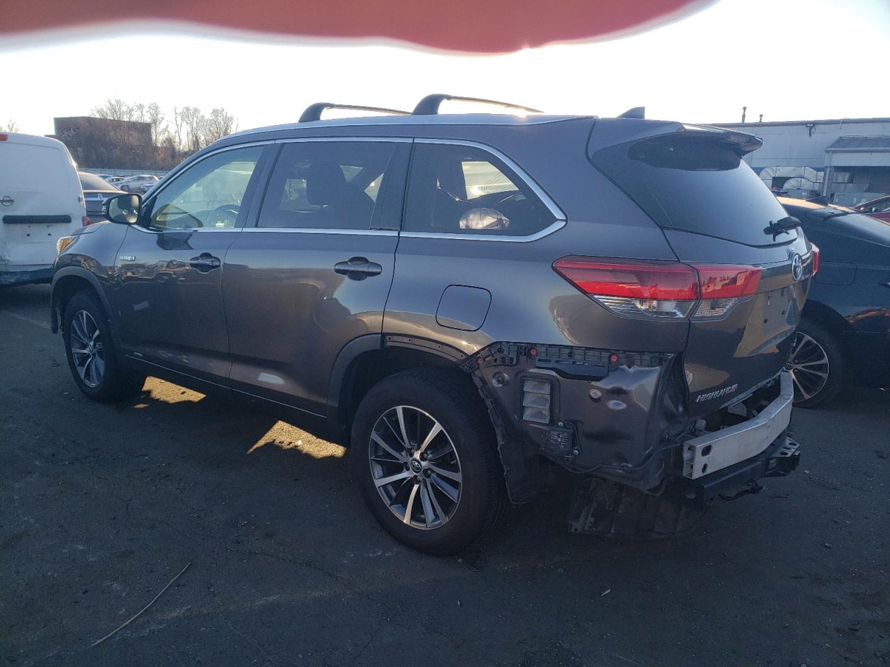 2017 Toyota Highlander - Image 2