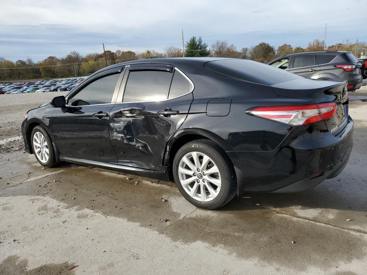 VIN 4T1B11HKXJU159017 2018 TOYOTA CAMRY no.2