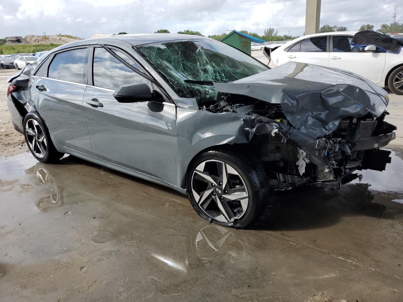 2022 Hyundai Elantra - Image 4