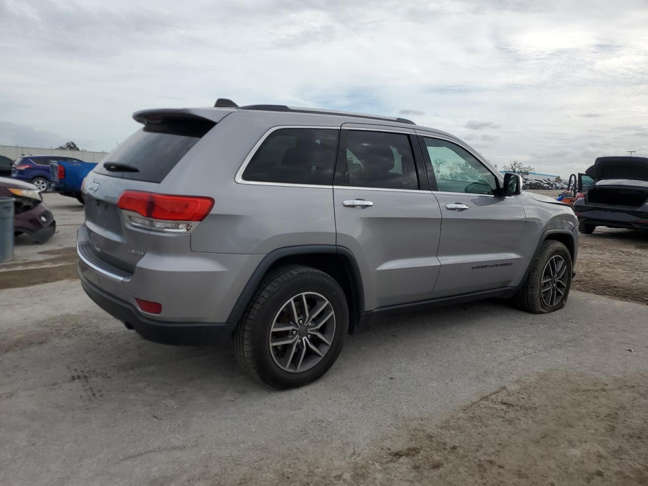 2019 Jeep Grand Cherokee - Image 3