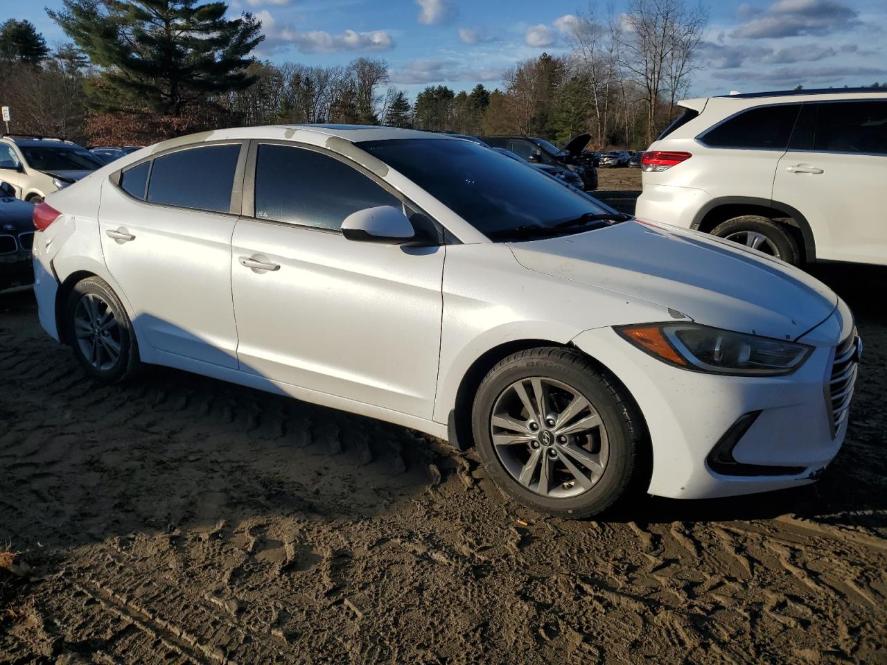 2017 Hyundai Elantra - Image 4