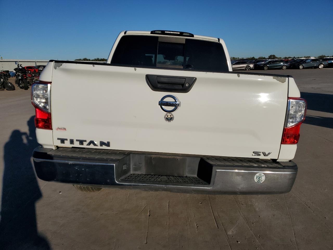 2017 Nissan Titan - Image 6