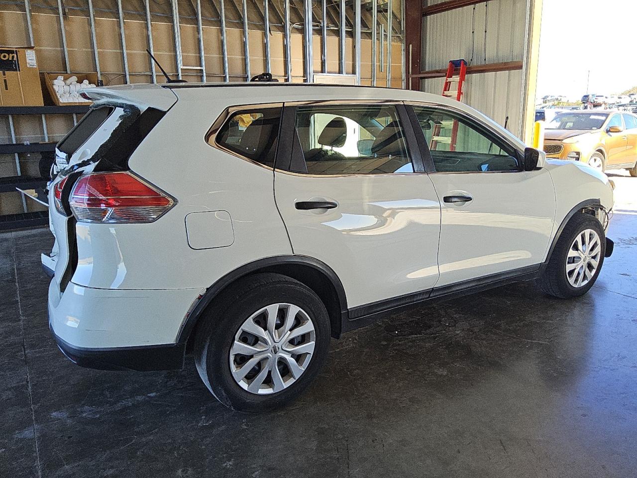 2016 Nissan Rogue - Image 3
