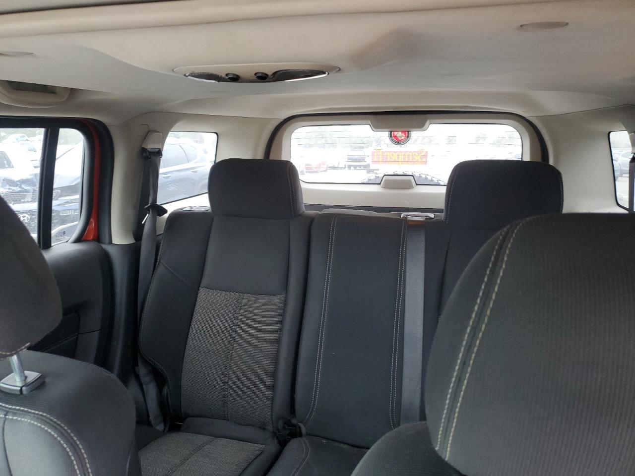 2008 Hummer H3 - Image 10