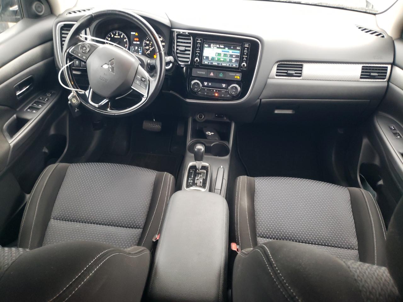 2016 Mitsubishi Outlander - Image 8