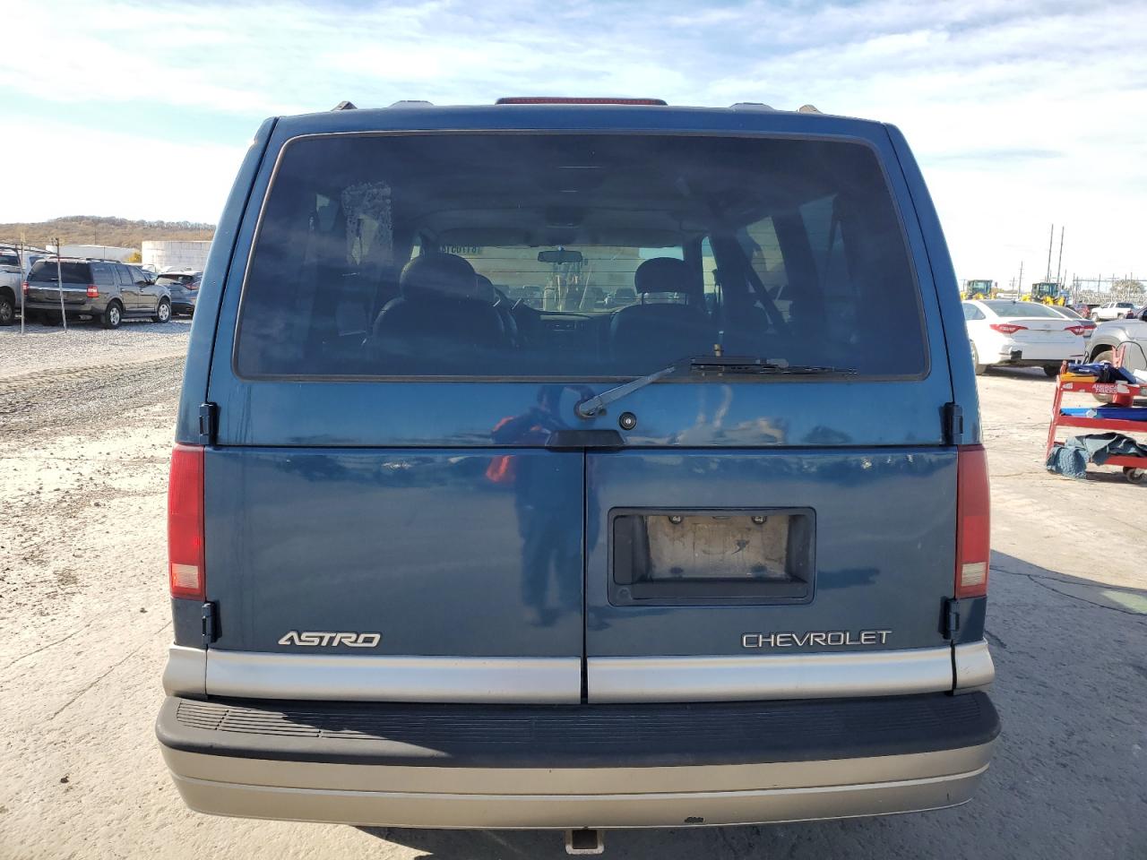 2002 Chevrolet Astro - Image 6