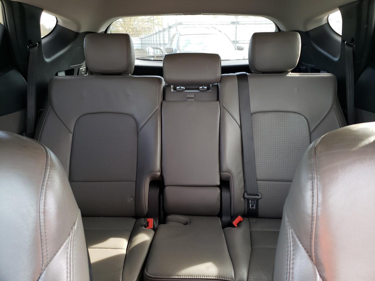 2015 Hyundai Santa Fe - Image 10