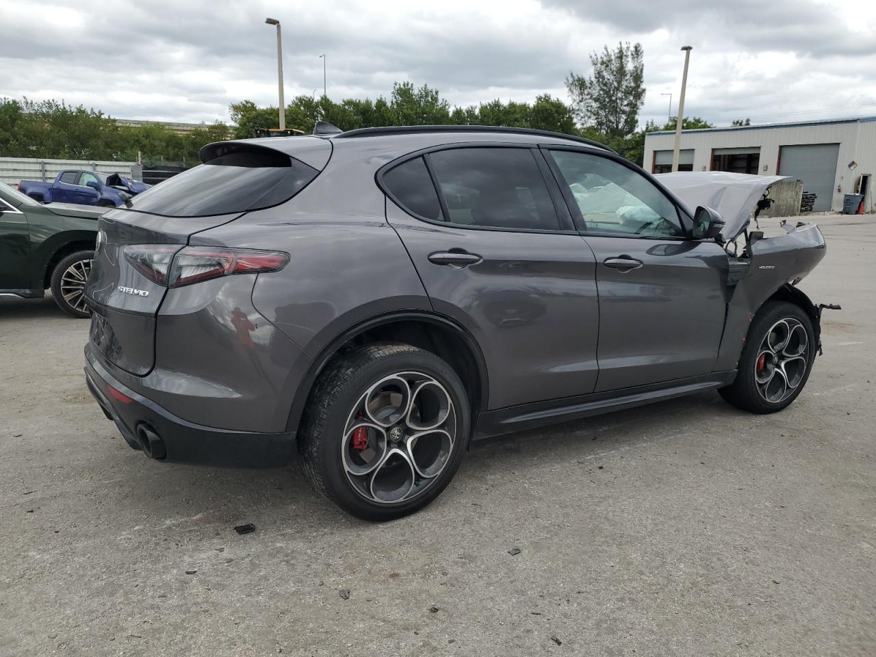 2024 Alfa Romeo Stelvio - Image 3