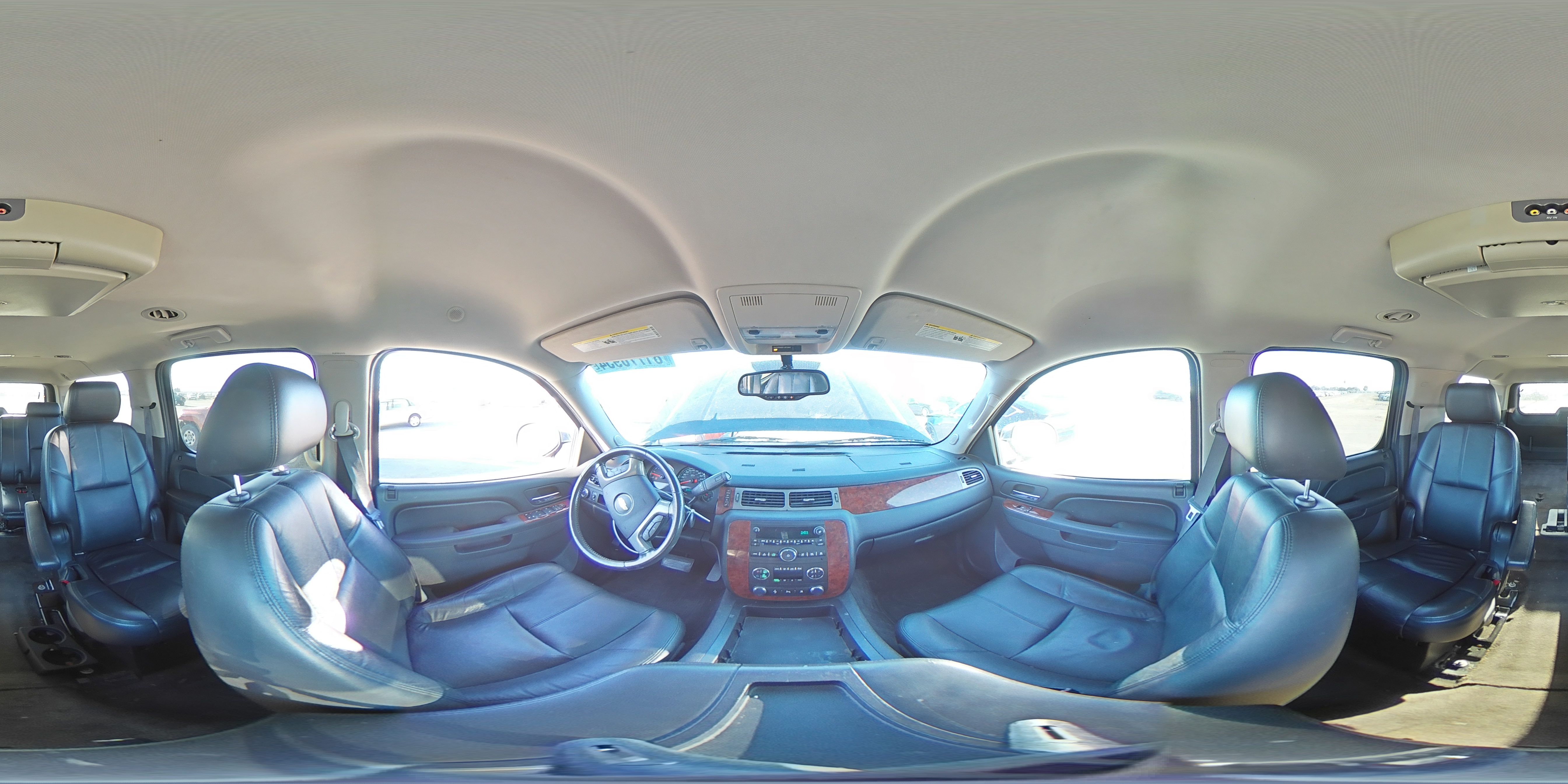 2011 Chevrolet Suburban - Image 13