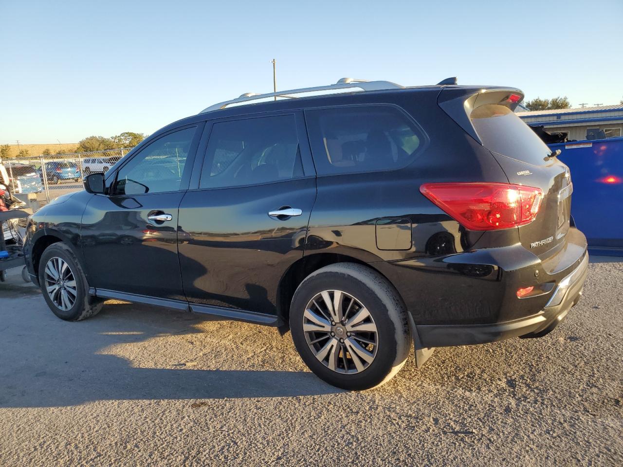 2020 Nissan Pathfinder - Image 2