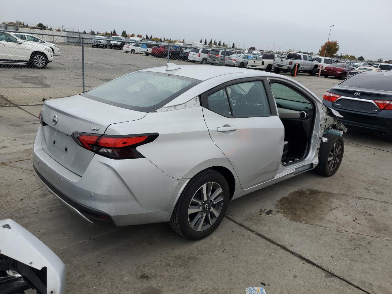 2021 Nissan Versa - Image 3
