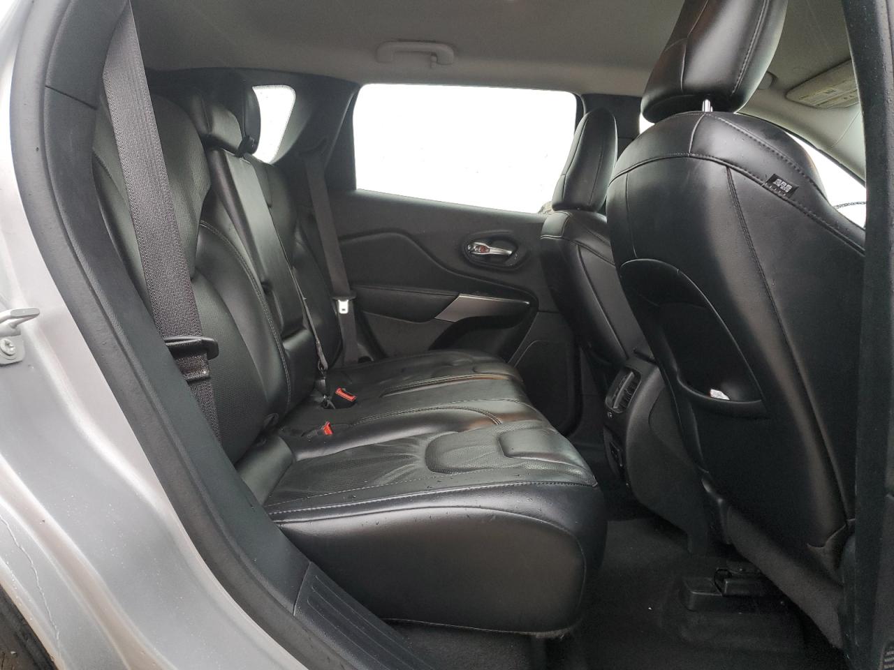 2020 Jeep Grand Cherokee - Image 10