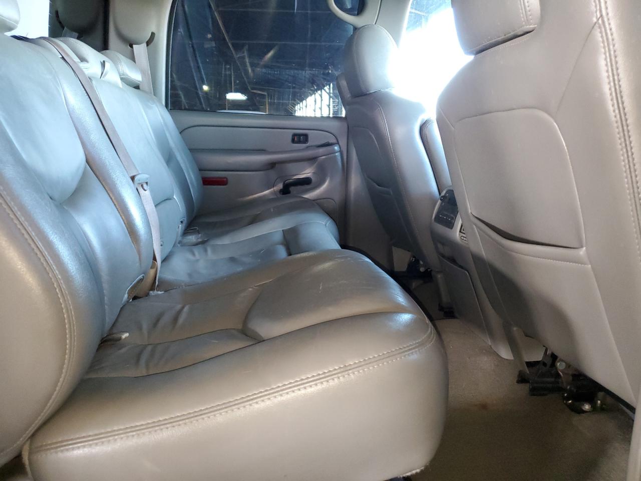 2006 Chevrolet Silverado - Image 10