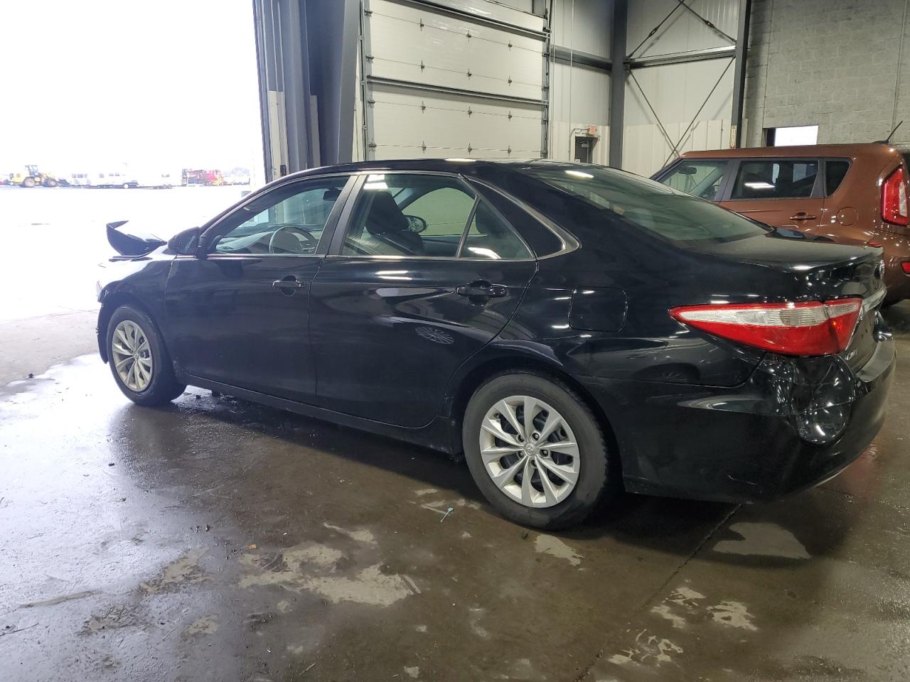 4T4BF1FK4FR504091 2015 TOYOTA CAMRY - Image 2