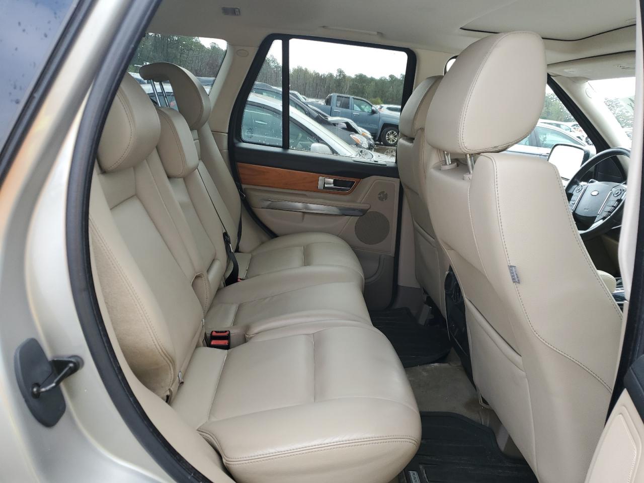 2012 Land Rover Range Rover - Image 11