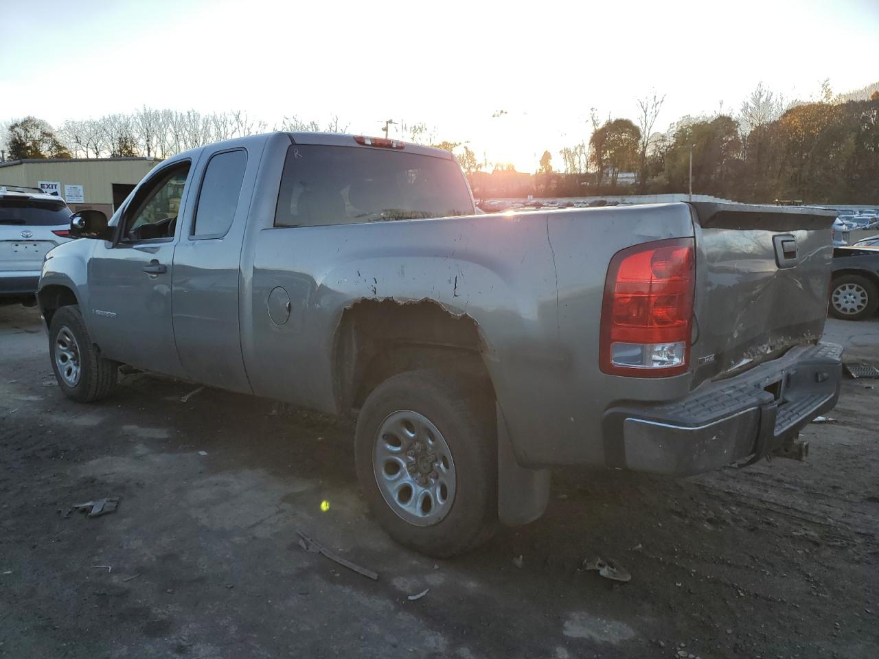 2009 GMC Sierra - Image 2