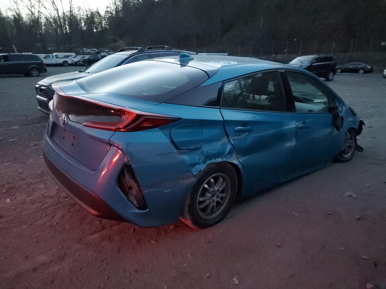 VIN JTDKARFP4J3102142 2018 TOYOTA PRIUS no.3