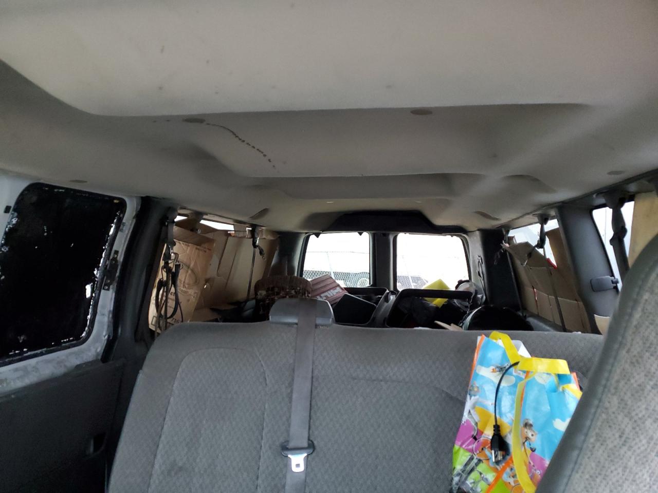 2008 Chevrolet Express - Image 10