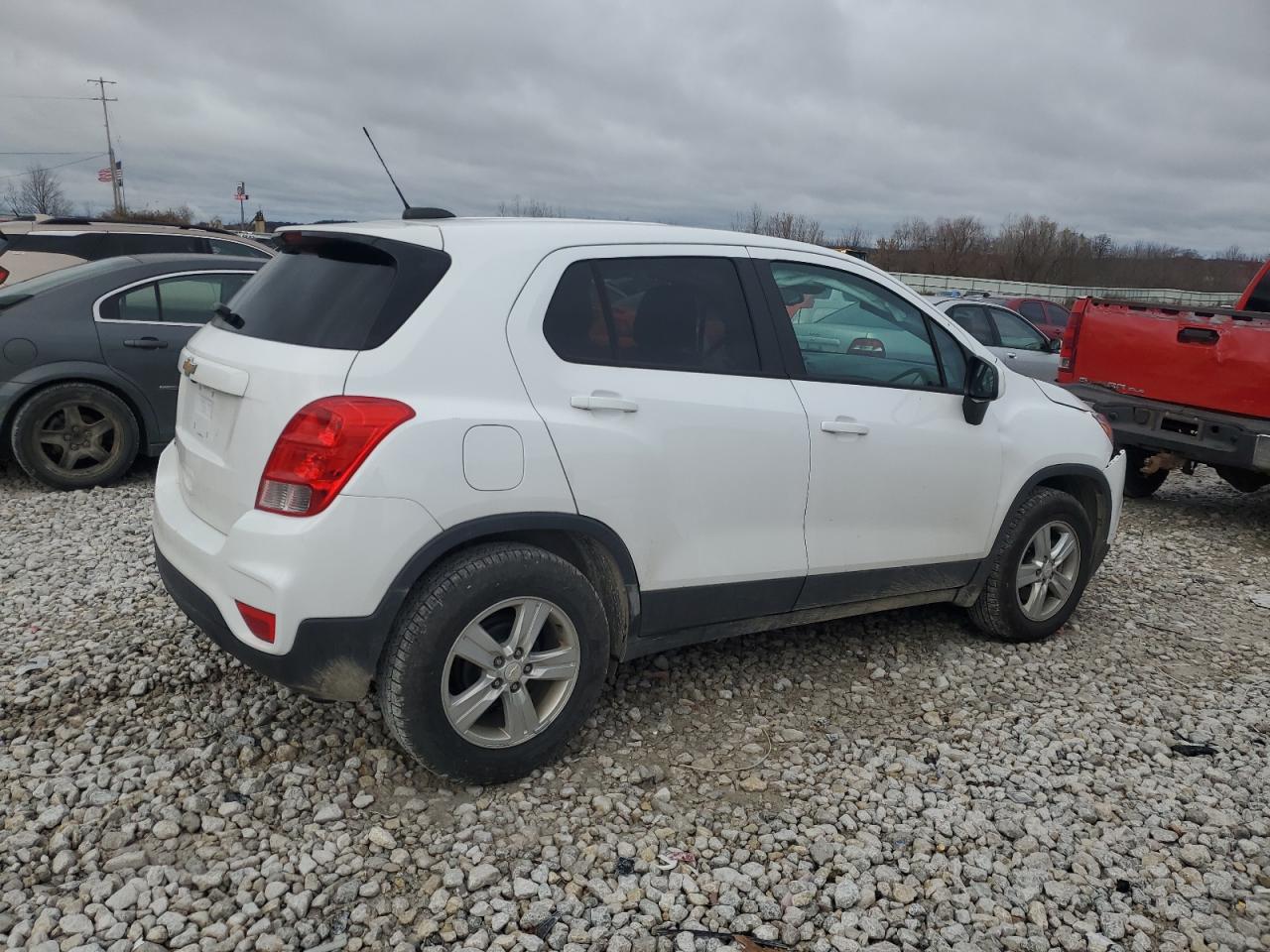 VIN 3GNCJKSB5KL325602 2019 CHEVROLET TRAX no.3