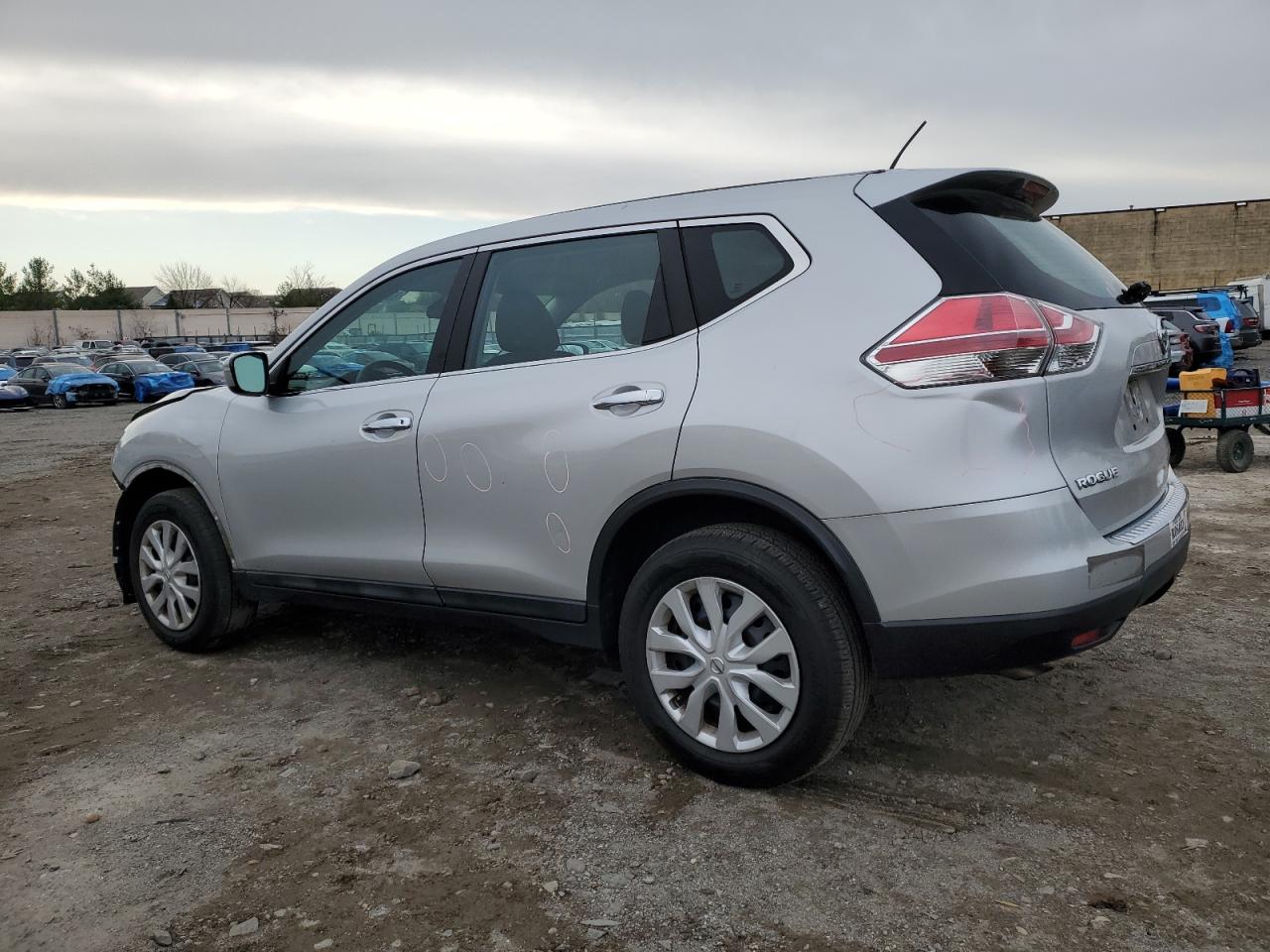 2015 Nissan Rogue - Image 2