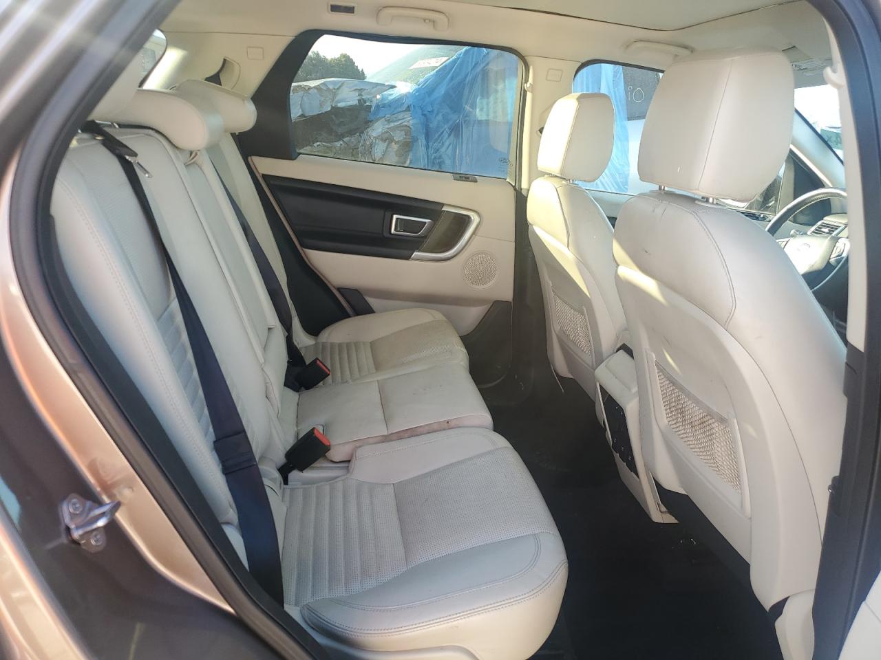 2016 Land Rover Discovery - Image 11