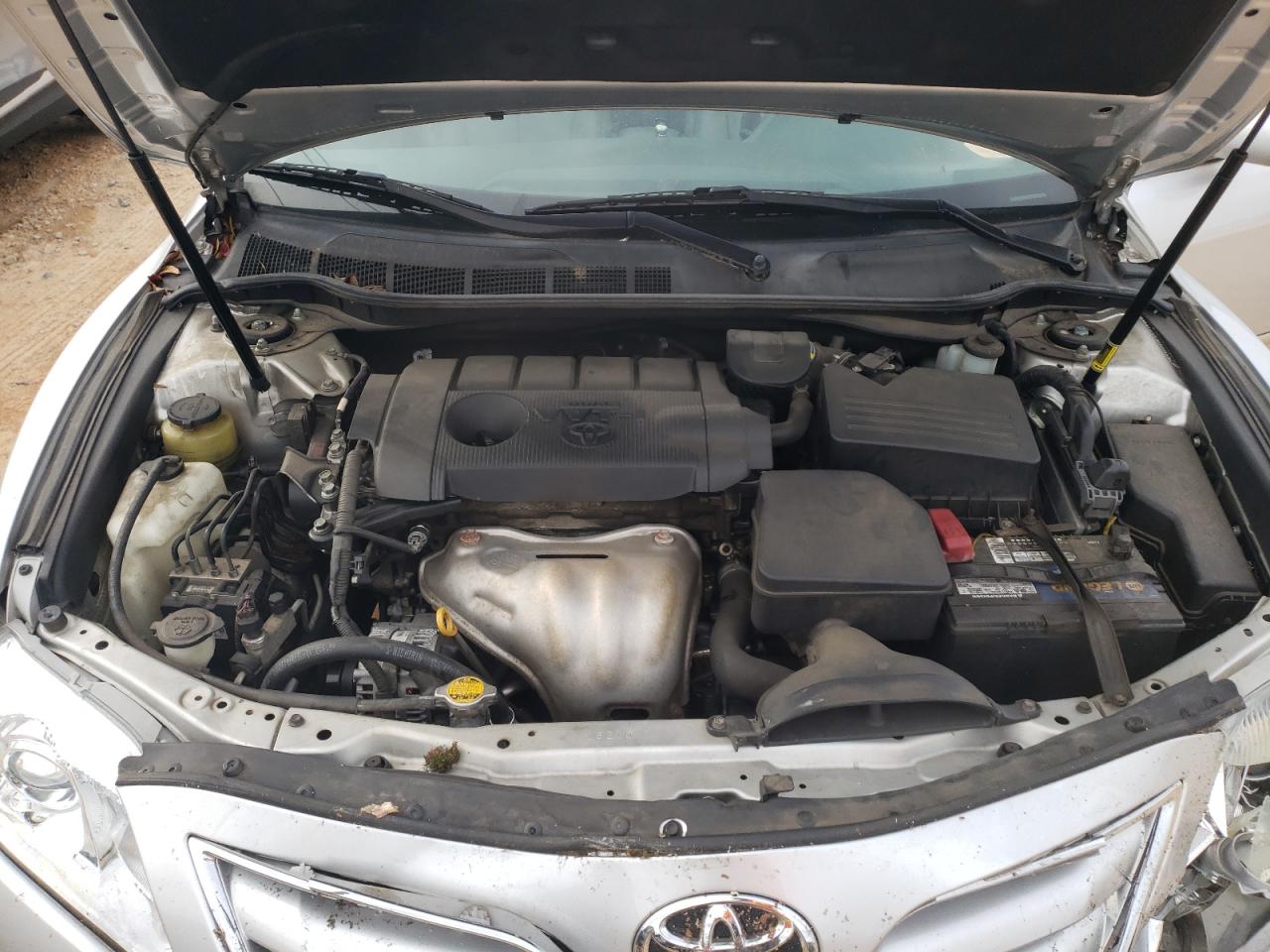 2010 Toyota Camry - Image 11