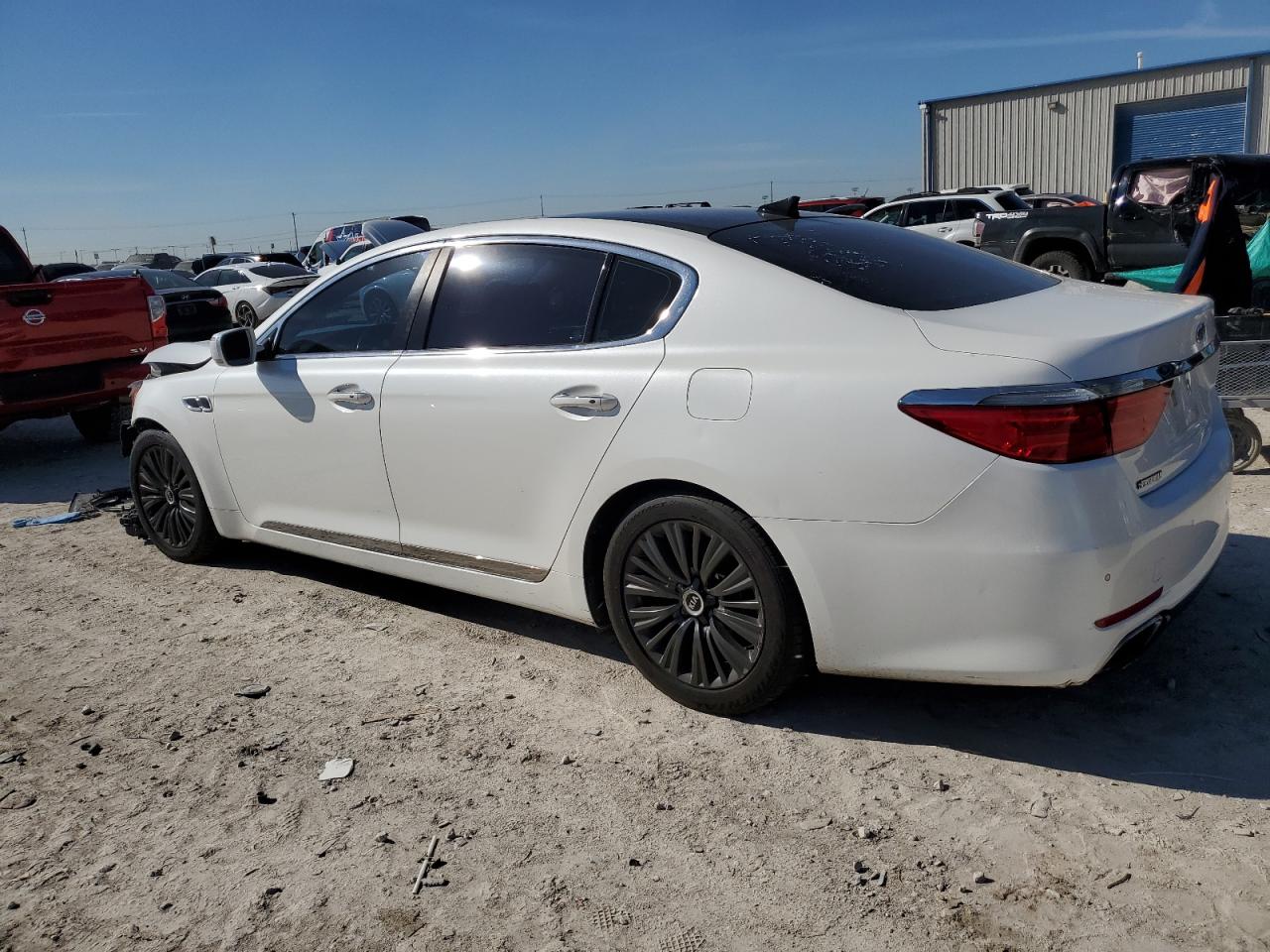 2016 Kia K900 - Image 2