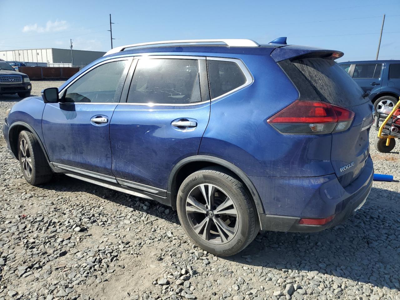 JN8AT2MT1JW464249 2018 NISSAN ROGUE - Image 2