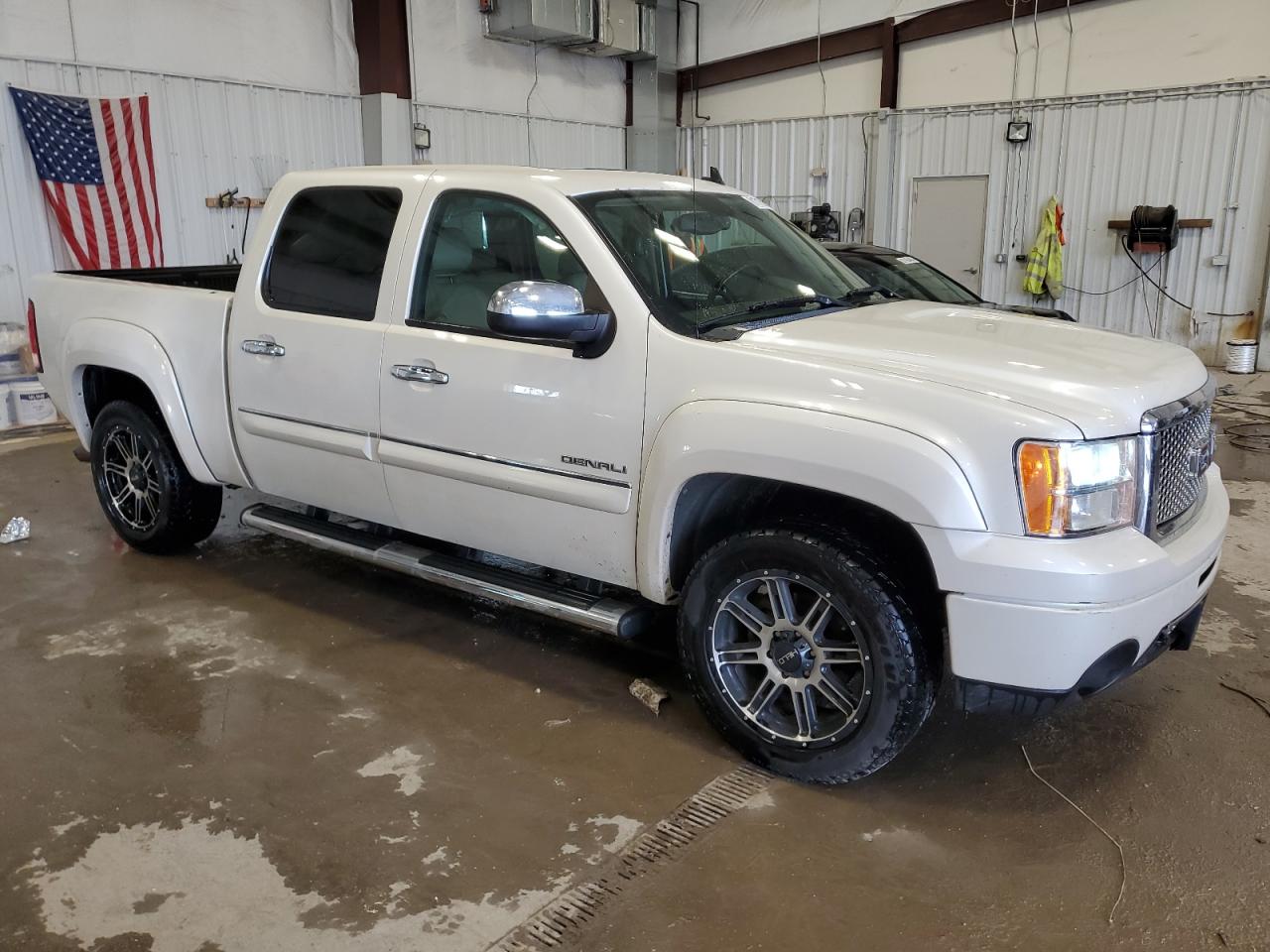 2011 GMC Sierra - Image 4