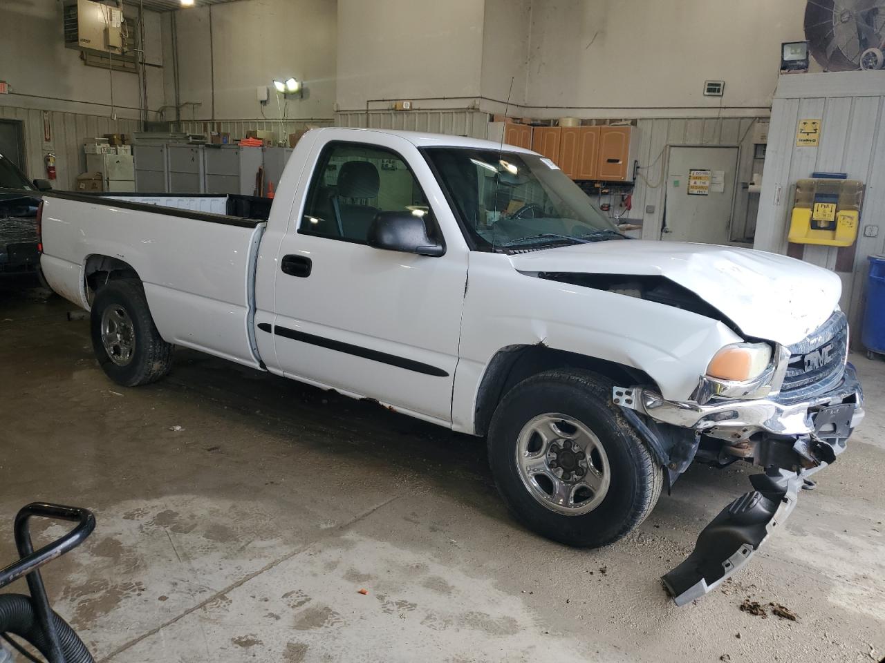 2004 GMC Sierra - Image 4