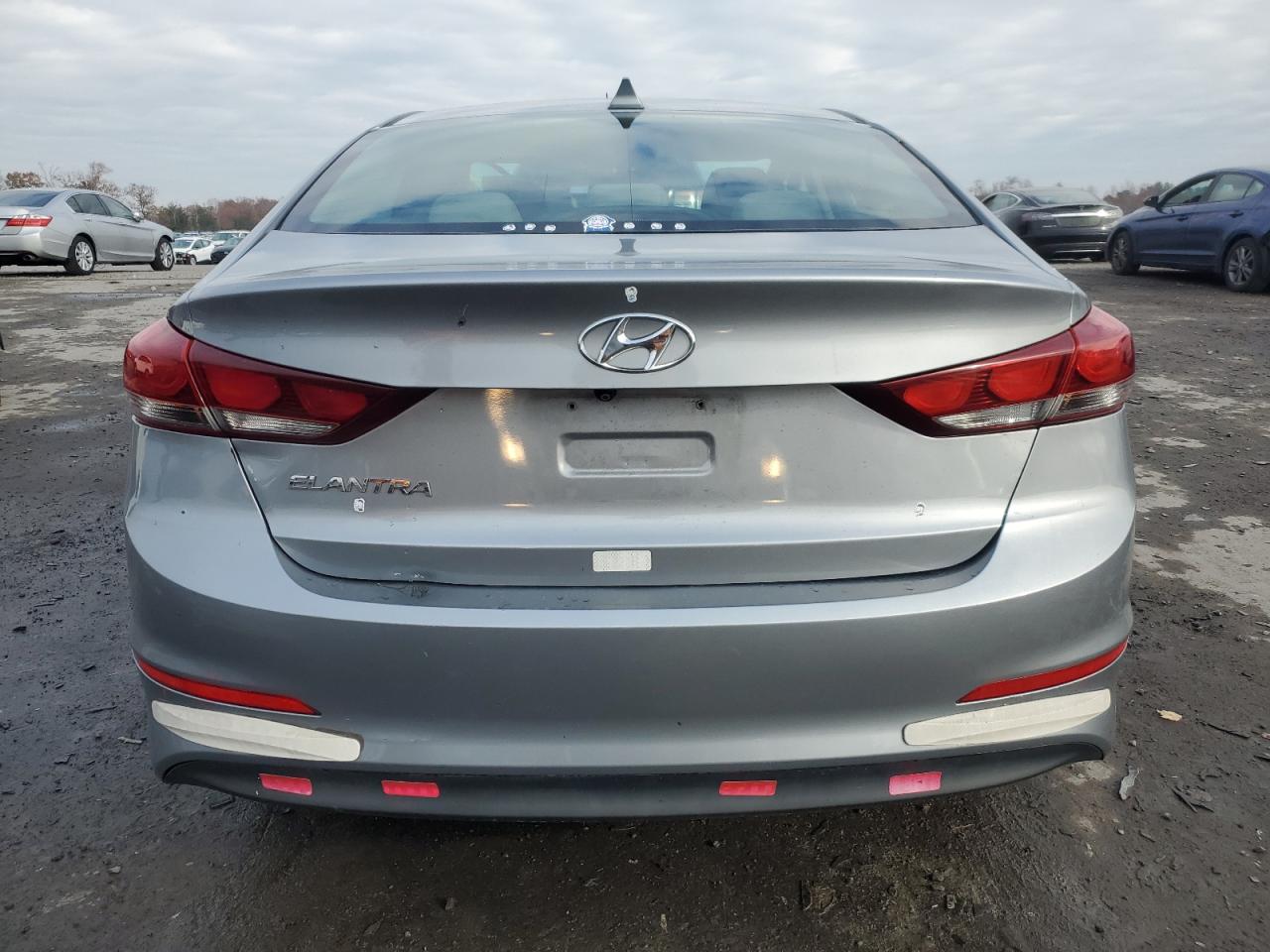 2017 Hyundai Elantra - Image 6