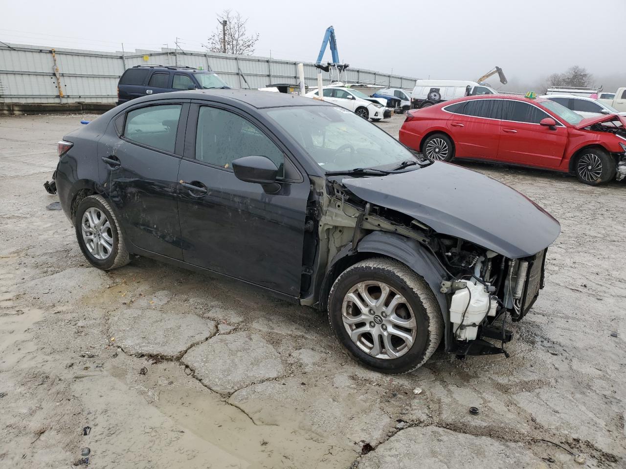 VIN 3MYDLBYV7HY178723 2017 TOYOTA YARIS no.4