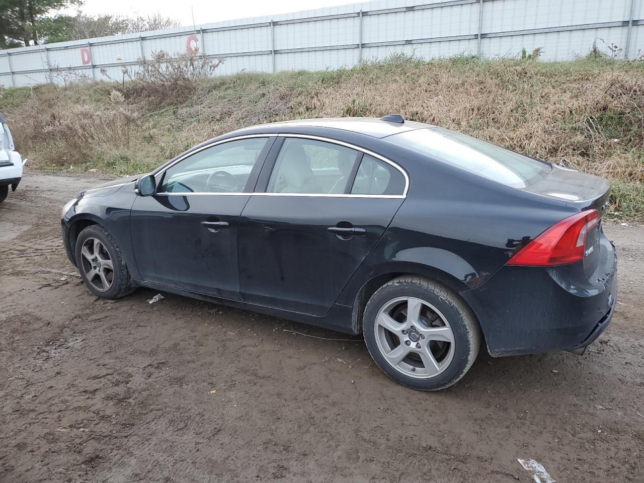 VIN YV1612FS8D1228558 2013 VOLVO S60 no.2