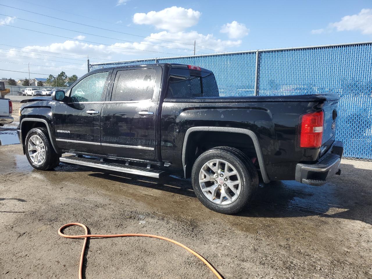 2015 GMC Sierra - Image 2