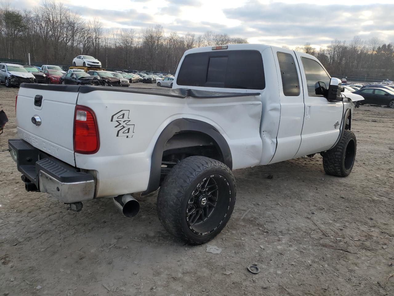 VIN 1FT8X3BT3FEB85180 2015 FORD F350 no.3