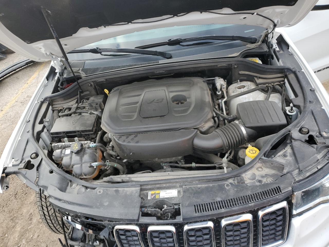 2020 Jeep Grand Cherokee - Image 11