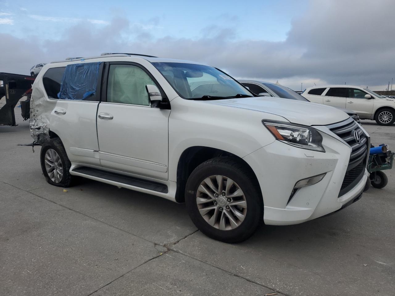 VIN JTJBM7FX9J5198072 2018 LEXUS GX no.4